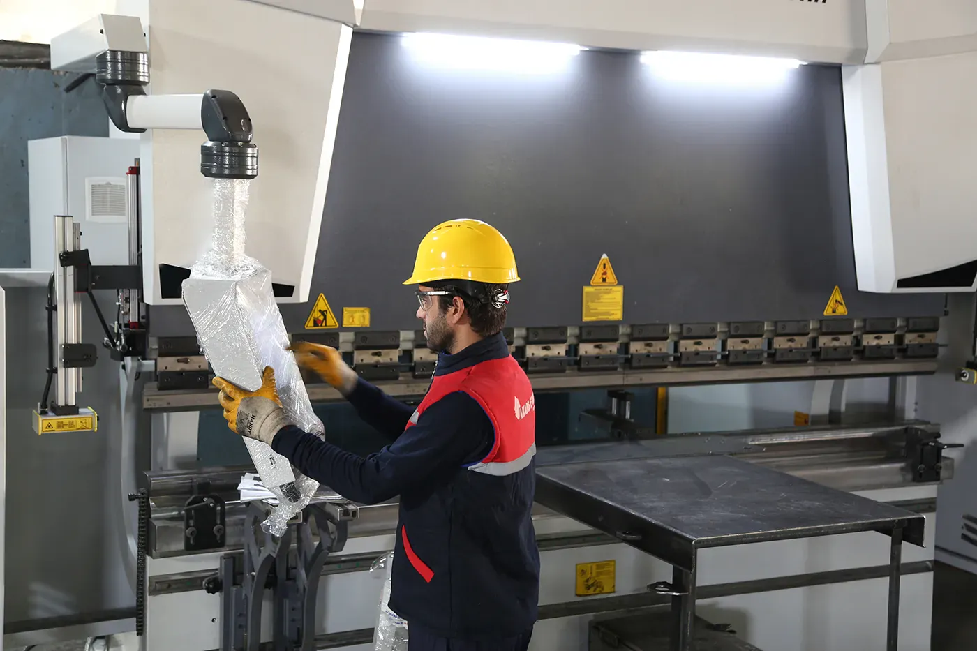 Lazer Plazma Kesimi ve Abkant Hattımız | Yüksek Hassasiyetli Metal İşleme Çözümleri