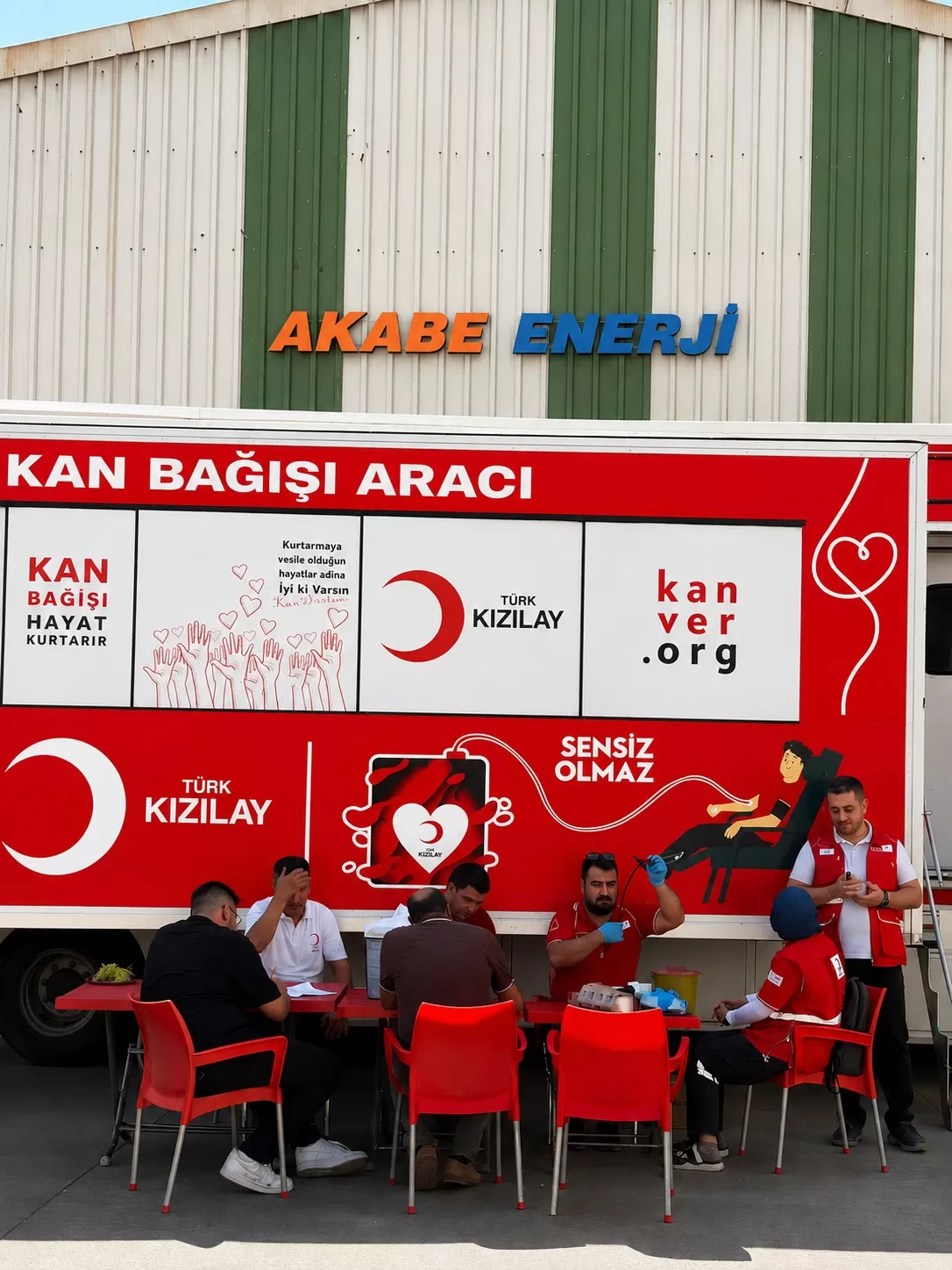 Akabe Enerji employees participating in a Turkish Red Crescent blood donation campaign